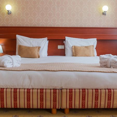 City Hotel Tien Shan Köktöbe Kültér fotó