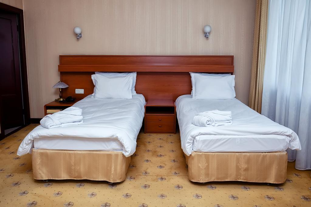 City Hotel Tien Shan Köktöbe Kültér fotó