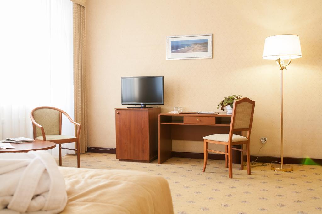 City Hotel Tien Shan Köktöbe Kültér fotó