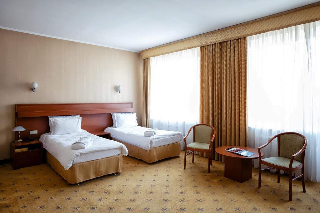City Hotel Tien Shan Köktöbe Kültér fotó