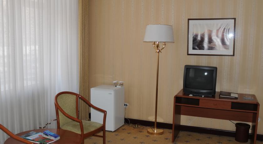 City Hotel Tien Shan Köktöbe Kültér fotó