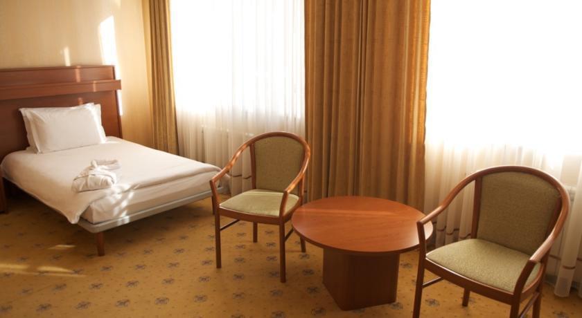 City Hotel Tien Shan Köktöbe Kültér fotó