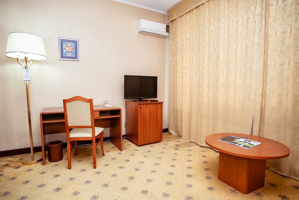 City Hotel Tien Shan Köktöbe Kültér fotó