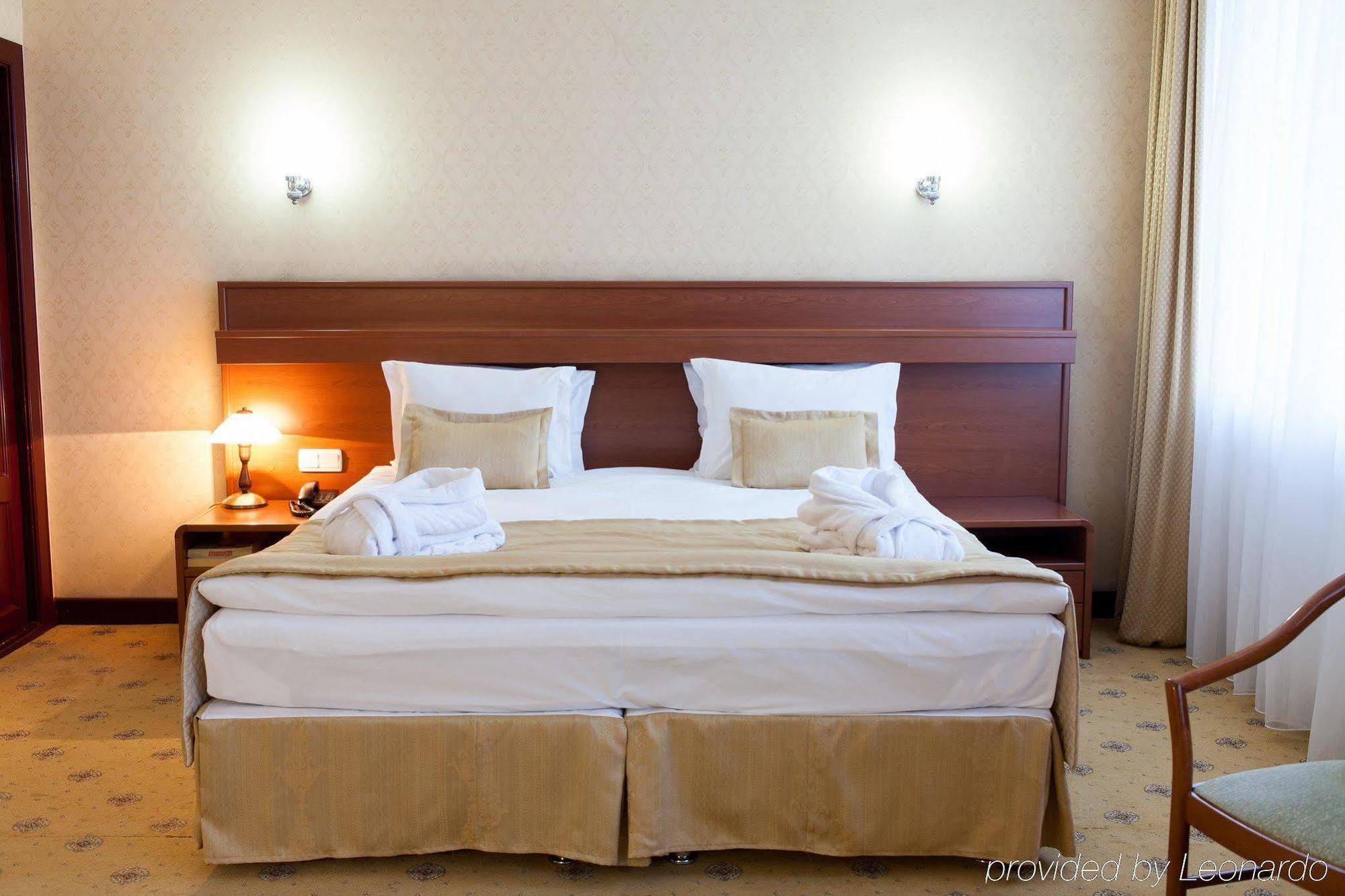 City Hotel Tien Shan Köktöbe Kültér fotó