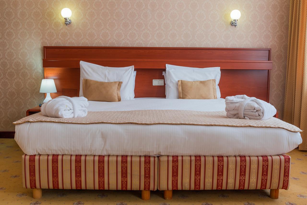 City Hotel Tien Shan Köktöbe Kültér fotó