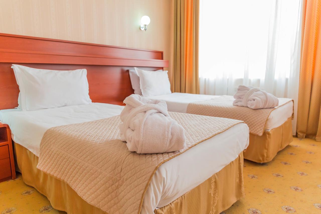 City Hotel Tien Shan Köktöbe Kültér fotó