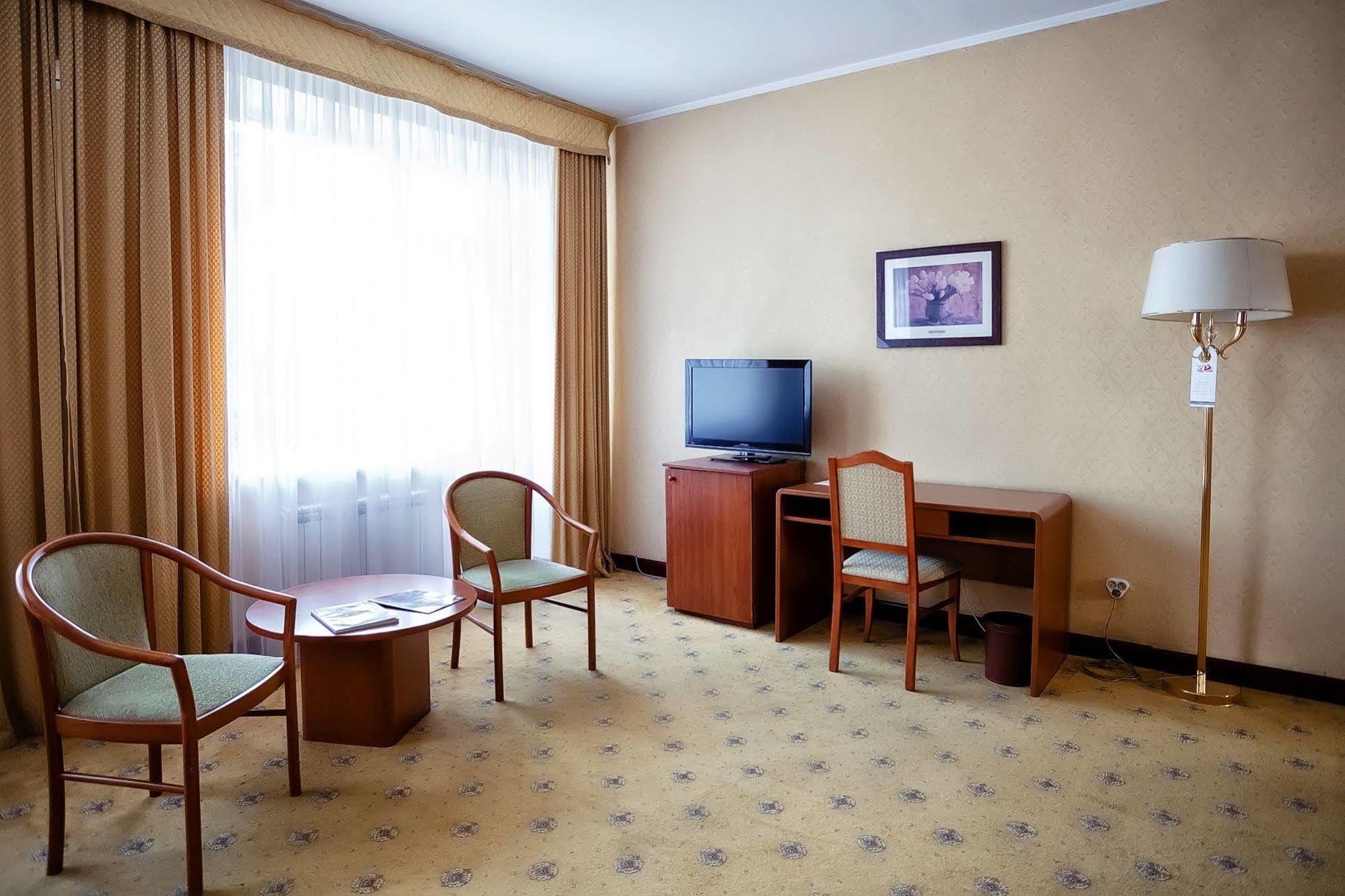 City Hotel Tien Shan Köktöbe Kültér fotó
