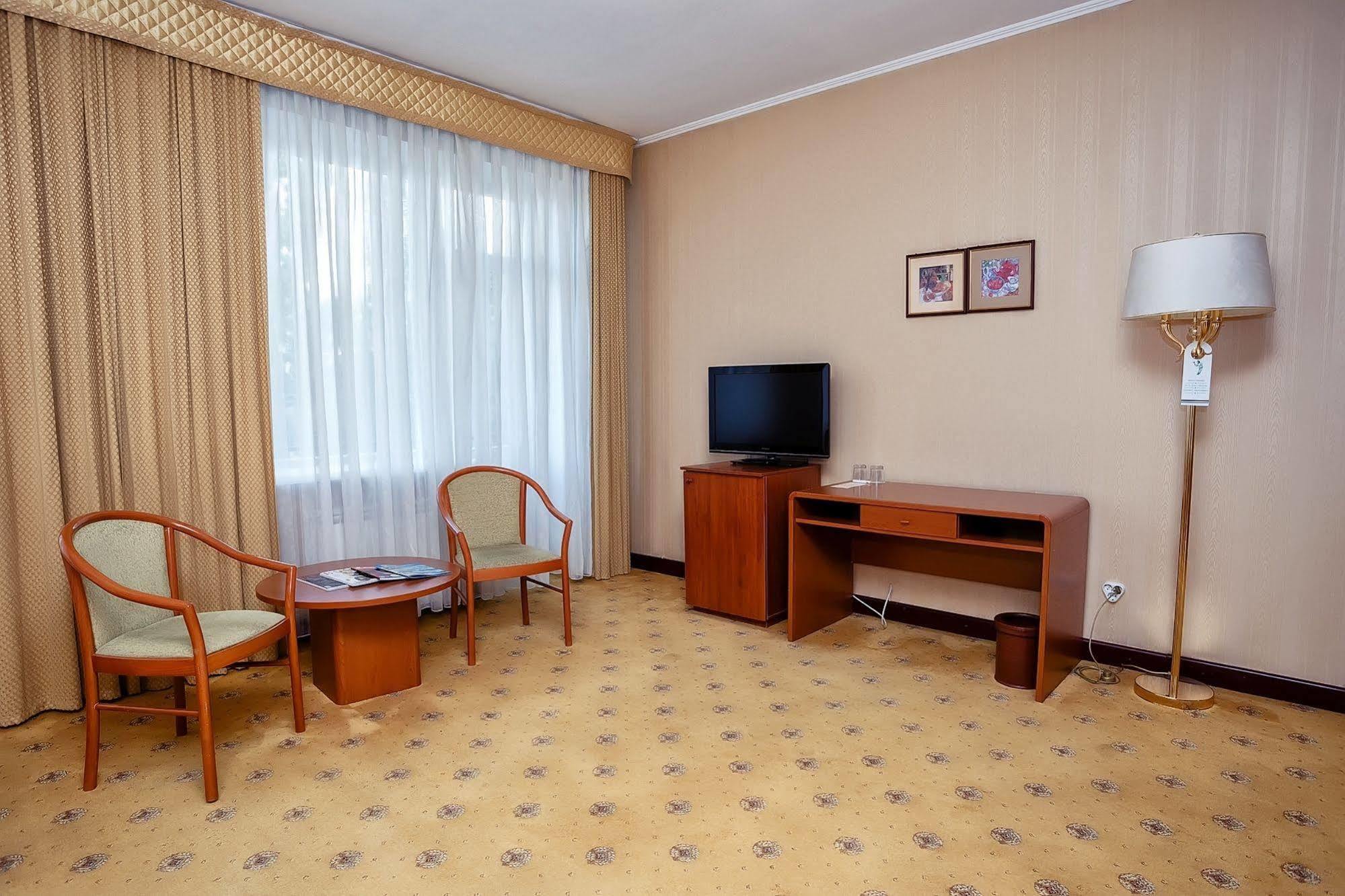 City Hotel Tien Shan Köktöbe Kültér fotó