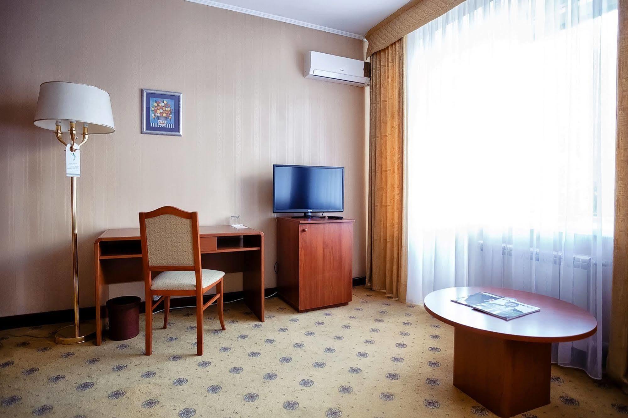 City Hotel Tien Shan Köktöbe Kültér fotó