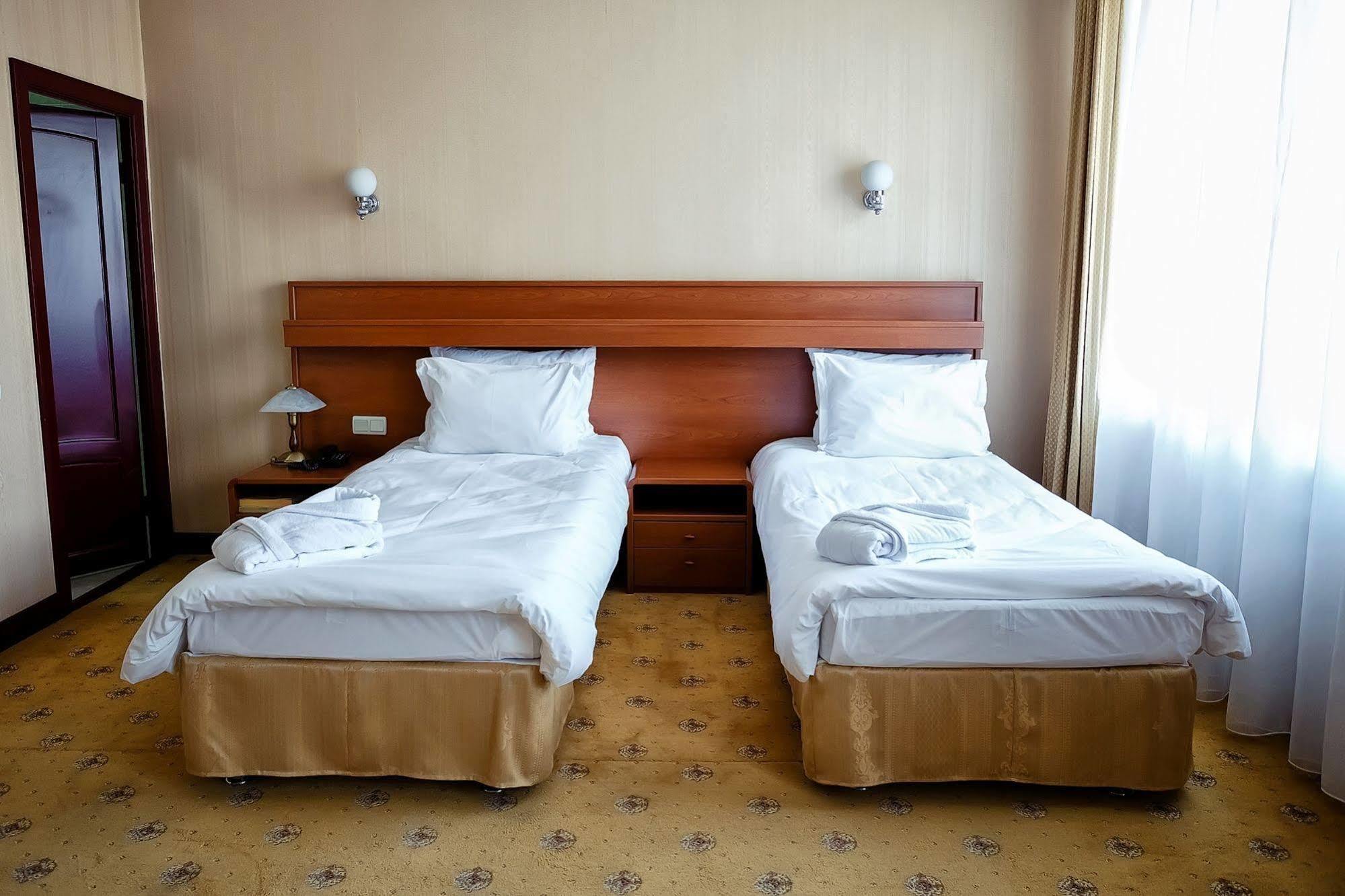 City Hotel Tien Shan Köktöbe Kültér fotó