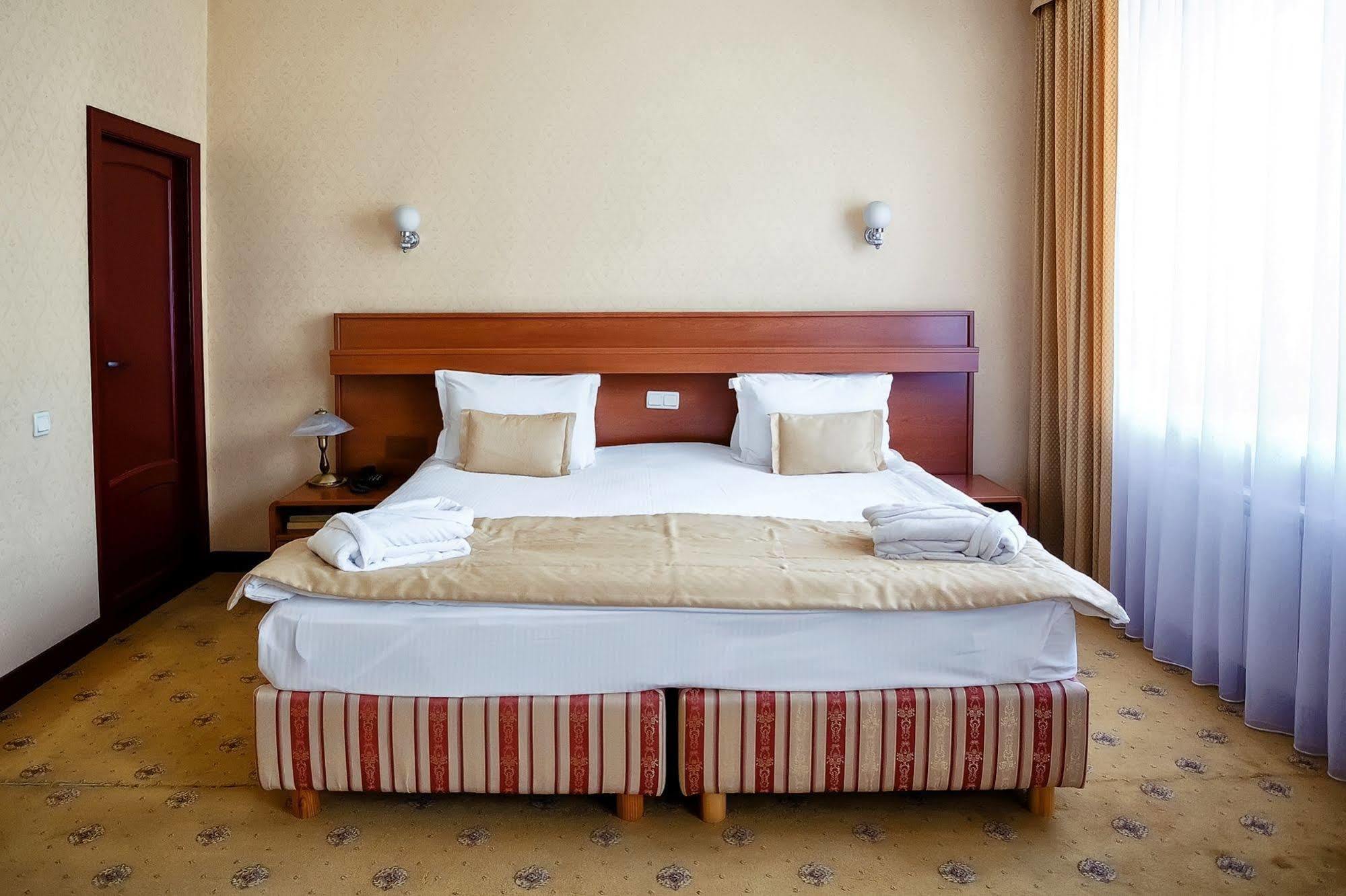 City Hotel Tien Shan Köktöbe Kültér fotó