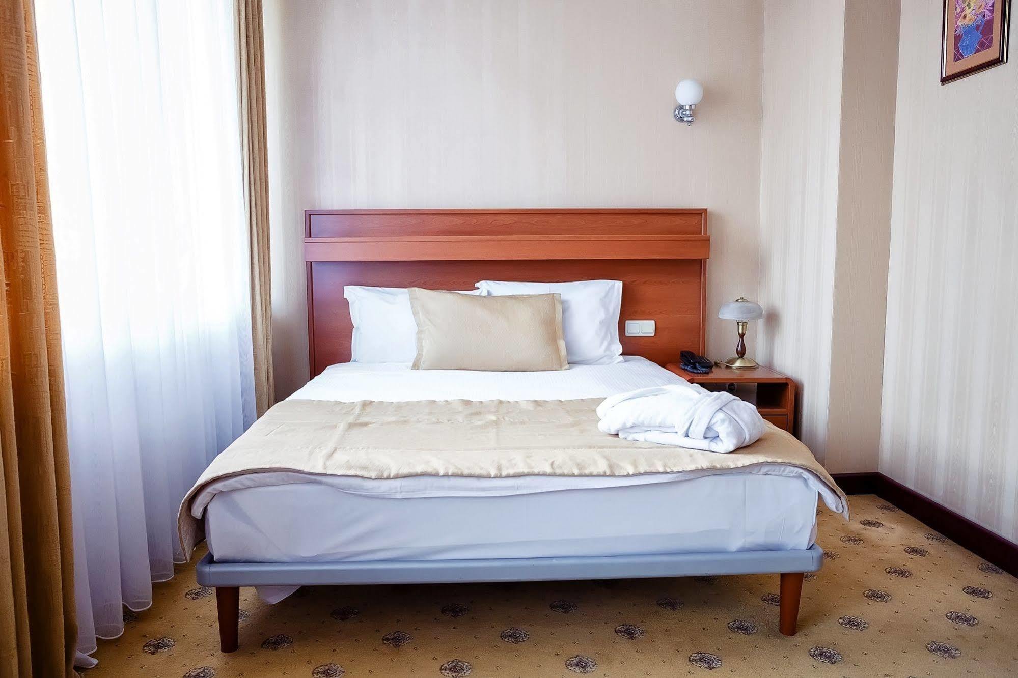 City Hotel Tien Shan Köktöbe Kültér fotó